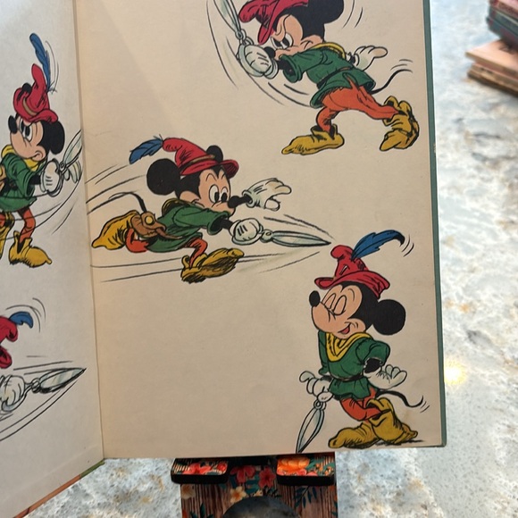 Walt Disney’s: The Brave Little Tailor children’s reading book - Picture 5 of 8